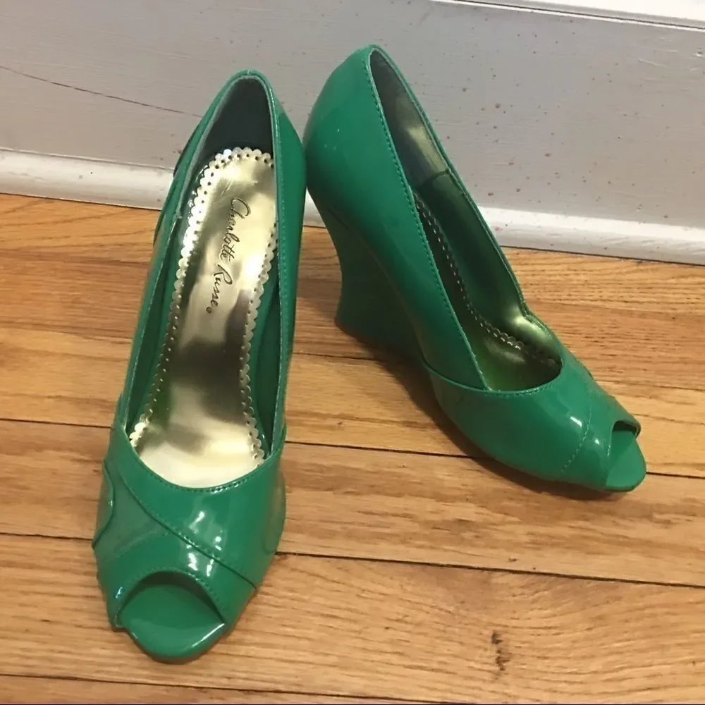 Charlotte Russe green faux suede patent NEW Shoes NIB holiday Christmas festive